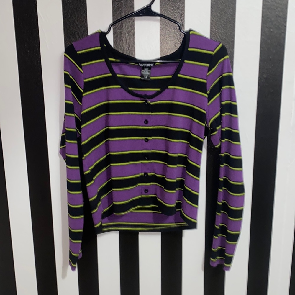 Hot topic crop top